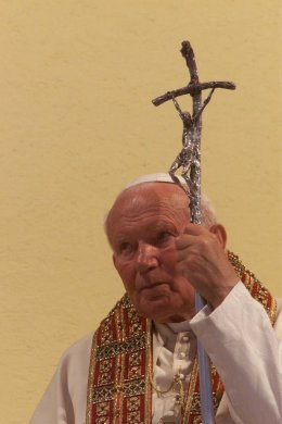 Jan Pawe� II podczas Liturgii S�owa w Zamo�ciu. 
Fot. PAP/Radek Pietruszka